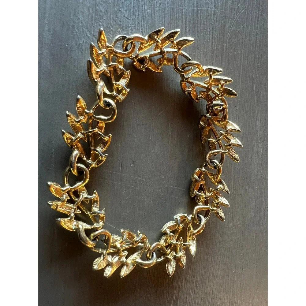 Napier Leaf Bracelet 7.5